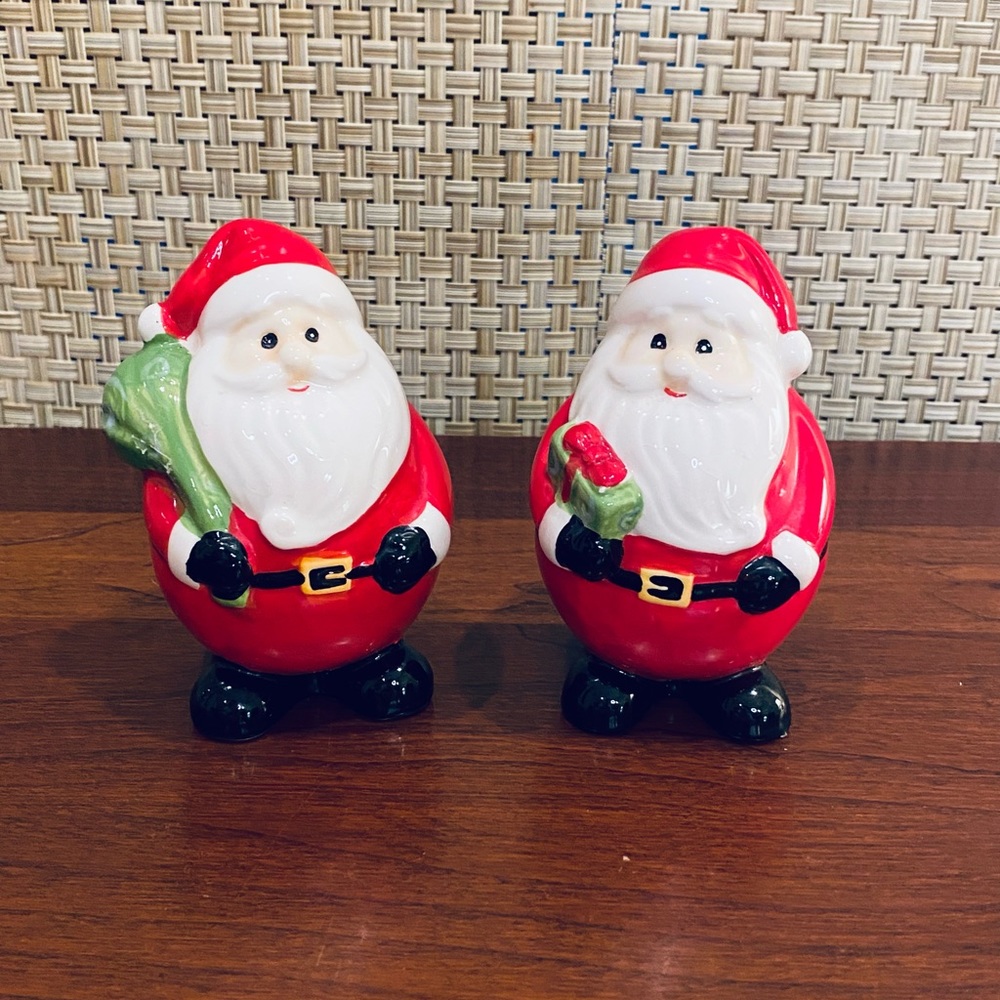 🎄🌟HP🌟VTG Set Ceramic Jolly Santa Salt & Pepper Shakers